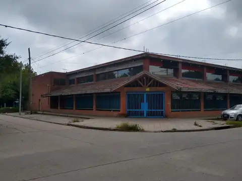 LOCAL EN VENTA EN LONGCHAMPS 750 MTS CUBIERTOS