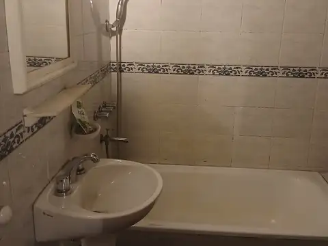 TIPO CASA ENTRADA INDEPENDIENTE DE 3 AMBIENTES CON PATIO O GARAJE.