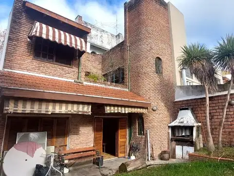 CASA EN VENTA DE 6 AMB EN SAN MARTIN B° SAN ANDRES