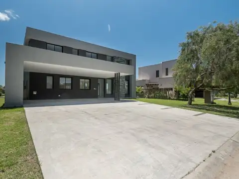 Casa 6 ambientes  a la laguna Area 5 a estrenr