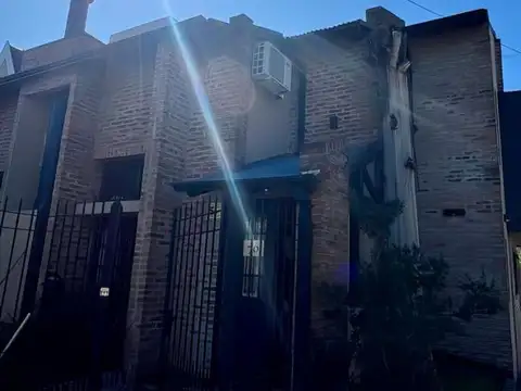 Venta CASA 5 Amb. sobre Santa Rosa, Castelar