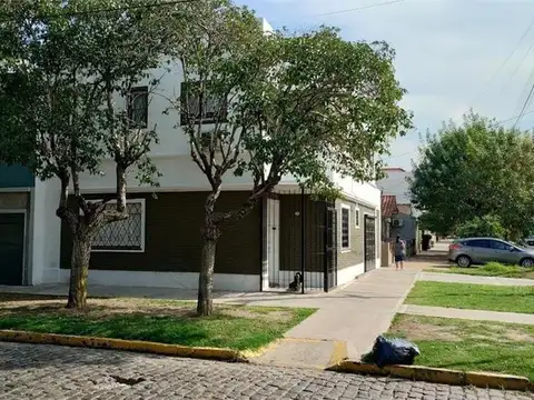 PUEYRREDON N°.  898, ESQUINA GALLO, BANFIEL (E)