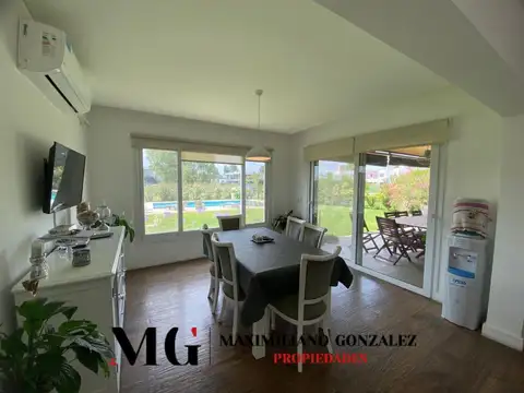 Casa en Alquiler con 1 cochera