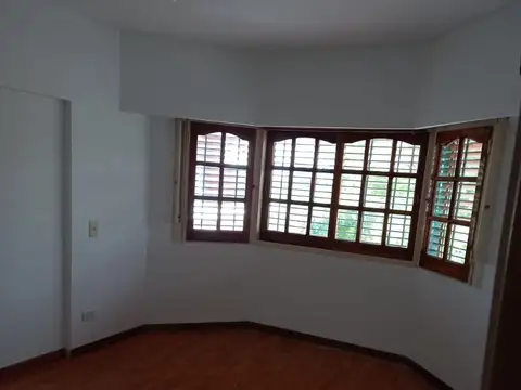 EXCELENTE CHALET 4 AMBIENTES CENTRO DE RAMOS MEJIA