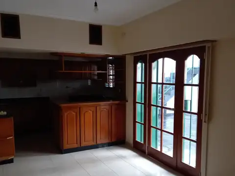 EXCELENTE CHALET 4 AMBIENTES CENTRO DE RAMOS MEJIA