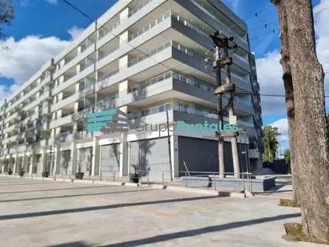 Local en esquina alquiler en Canning sobre Mariano Castex Canning Center