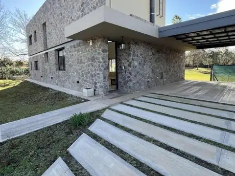 Casa en venta - 2 Dormitorios 3 Baños - Córdoba