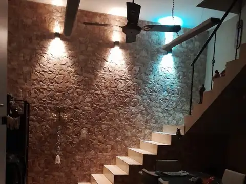 Depto Tipo Casa 6 ambientes con 2 baños