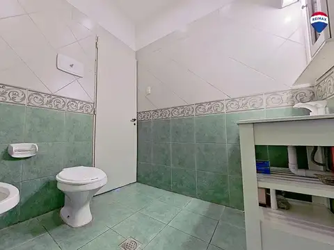 Casa en Caseros - Parque, pileta, 4 dormitorios.