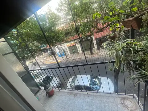 Presidente Luis Sáenz Peña 1100, Piso 1