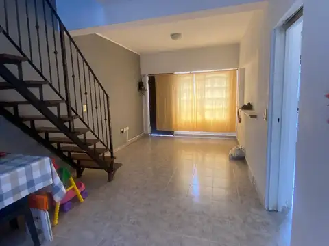 Casa al fondo en PH, con tres habitaciones.