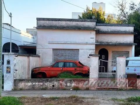 Terreno en Venta en Castelar, USD 270.000