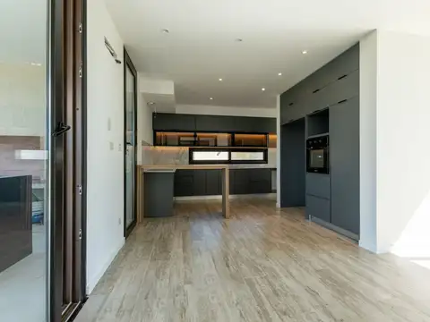 VENTA CASA 4 AMB BARRIO EVERLYNKS LUJAN PERMUTA