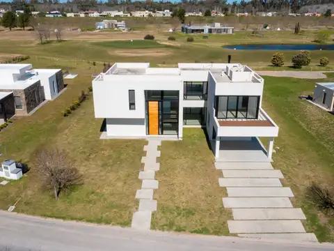 Avenida Fernández Beschtedt 100