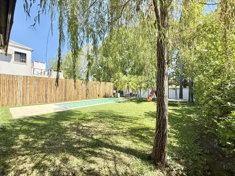 Casa en Venta con 4 cocheras