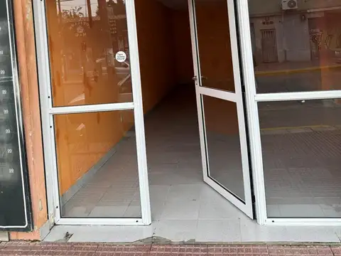 Local en Alquiler en Ricardo Rojas, $ 630.000