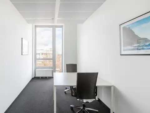 Lamiar Plaza, Ing Enrique Butty 240, Piso7, Buenos Aires - C1106, Argentina