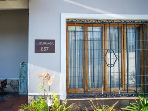 Casa en Venta con 2 cocheras