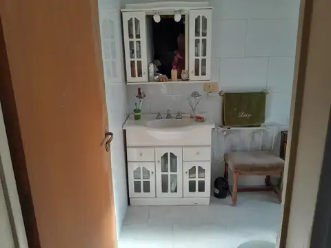 LINDÍSIMA CASA A 1 CUADRA DE LA AVDA. HIPÓLITO YRIGOYEN