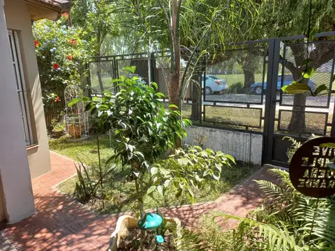 Cómoda Vivienda En Un Tranquilo Barrio En Venta, Marcos Paz