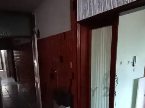 Casa 10 ambientes con 2 baños