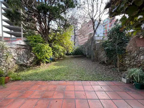 Joaquin V.  Gonzalez  al 2700, entre Tucuman y Riobamba.