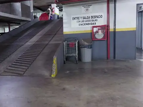 VENTA COCHERA en edificio de categoría en tercer subsuelo.