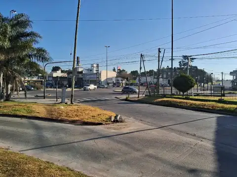 ESQUINA UNICA - ZONIF. C5 - EXCELENTE UBICACIÓN - AREA CANTA