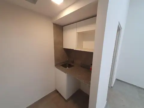 Montevideo  617 - Local