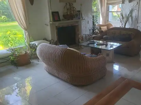 Casa 6 ambientes con 3 baños