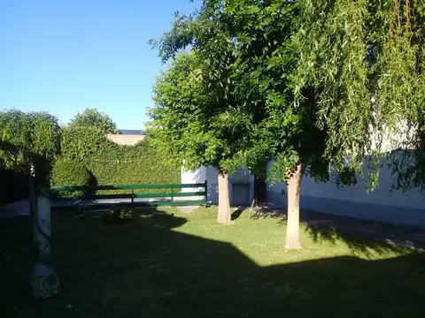 Casa en Venta con 2 cocheras