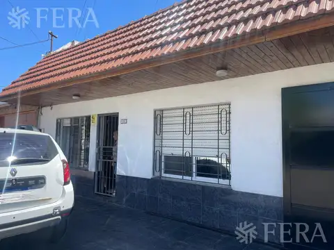 Venta casa 5 ambientes con cochera en Wilde