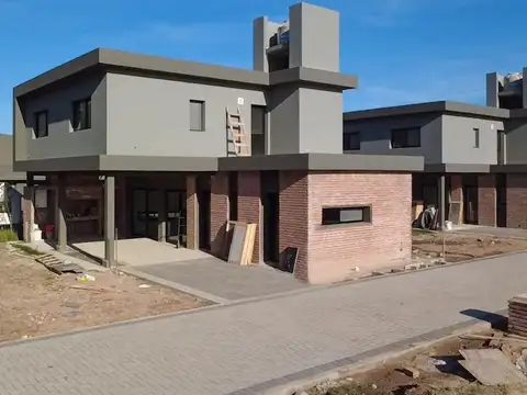 Casa 5 ambientes con 1 baño