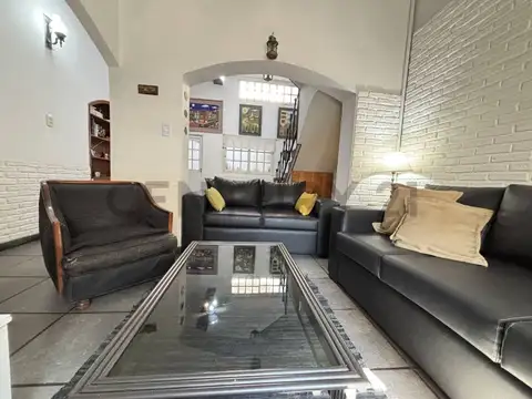 Casa 6 ambientes con 4 baños