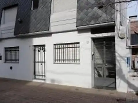 PH 3 AMBIENTES AMPLIOS  - SIN EXPENSAS - IMPECABLE  SIN BALCON - 1ERO POR ESCALERA