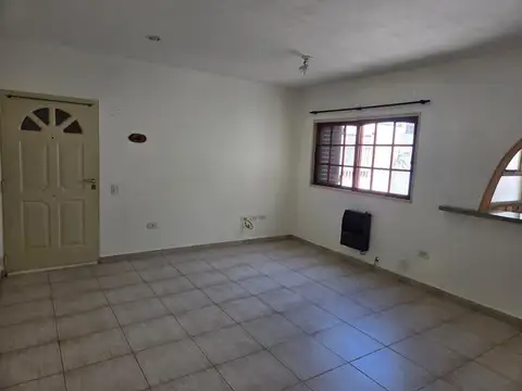 Depto Tipo Casa en Alquiler de 3 ambientes