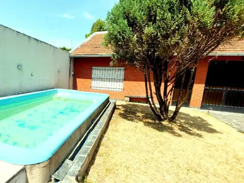 CASA 4 AMBIENTES PALOMAR VENTA PILETA QUINCHO DPTO