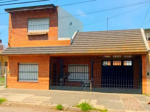 CASA 4 AMBIENTES PALOMAR VENTA PILETA QUINCHO DPTO