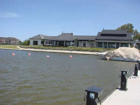 Terreno en Venta en Albanueva, USD 900.000