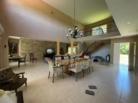 Casa 4 ambientes con 3 baños