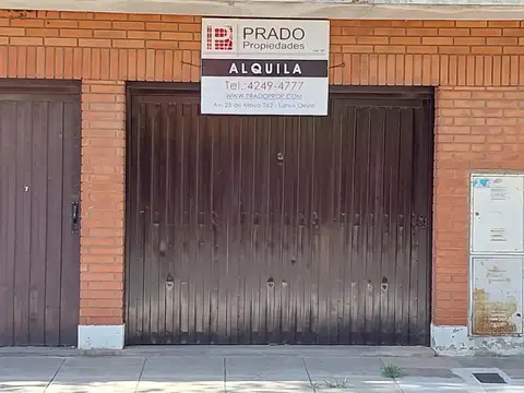 Cochera Individual o Depósito con portón corredizo. A tres cuadras de Av. H. Yrigoyen