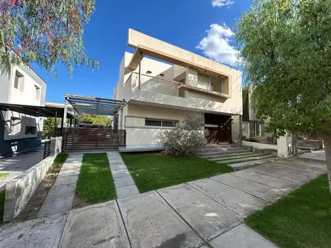 Alquiler Casa Barrio Dalvian, 3 Drom, 3 Baños, Calefacción, Jardín, Cochera, Piscina