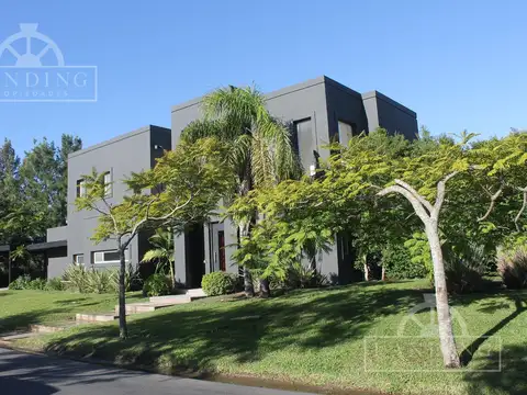 Av. Santa María de las Conchas al 4200