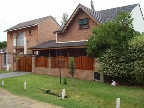 Casa venta 4 ambientes en De Vicenzo Chico Pilar lote de 500 m2