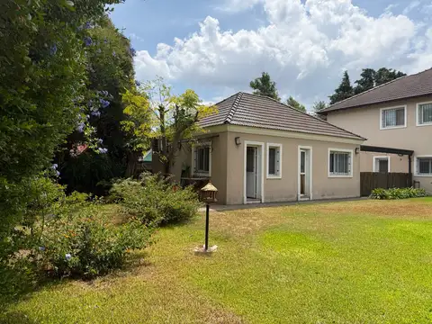 Casa en Venta con 2 cocheras