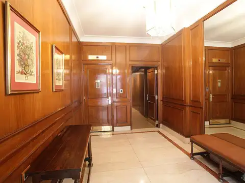 Recoleta, Piso Alto - 4 ambientes + cochera fija- Av, Sta. Fé y Uriburu