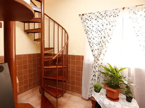 Casa. Venta - 3 amb. c/Cochera -V Ballester