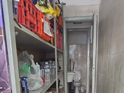 Local c/sótano sobre Av. San Juan