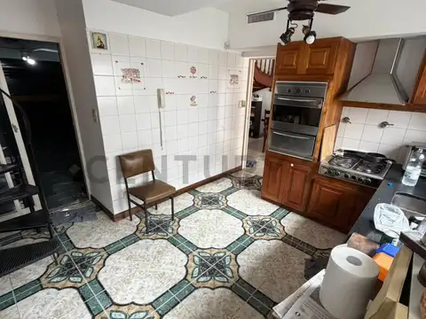 Casa de 4 dormitorios, gran patio, doble cochera y terraza en venta en villa urquiza