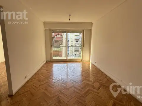 Departamento en Barrio Norte, 4 ambientes al frente con balcón.